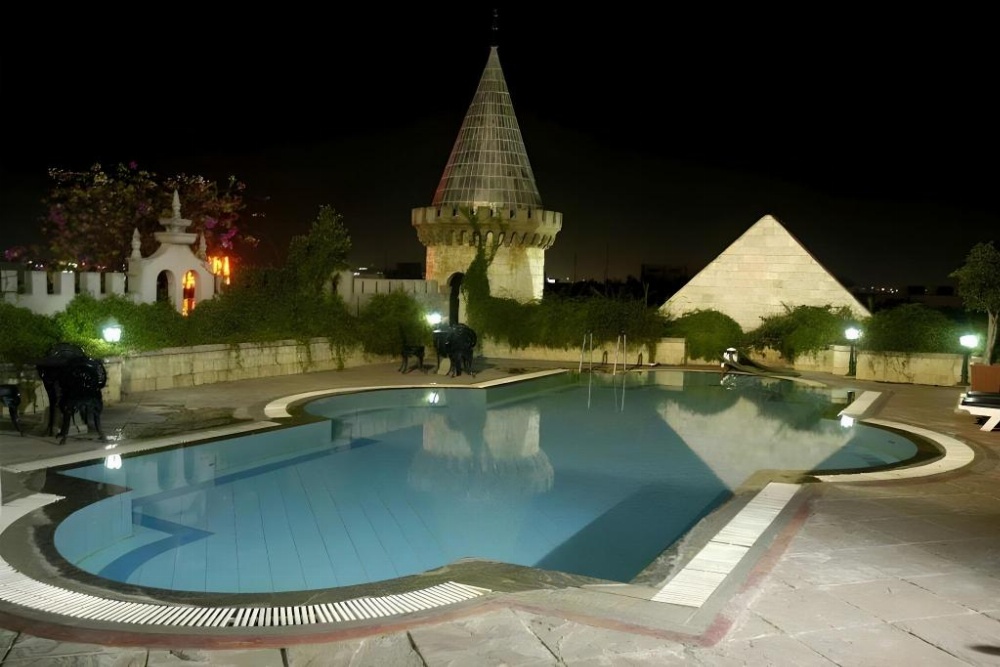Amrutha Castle Hotel